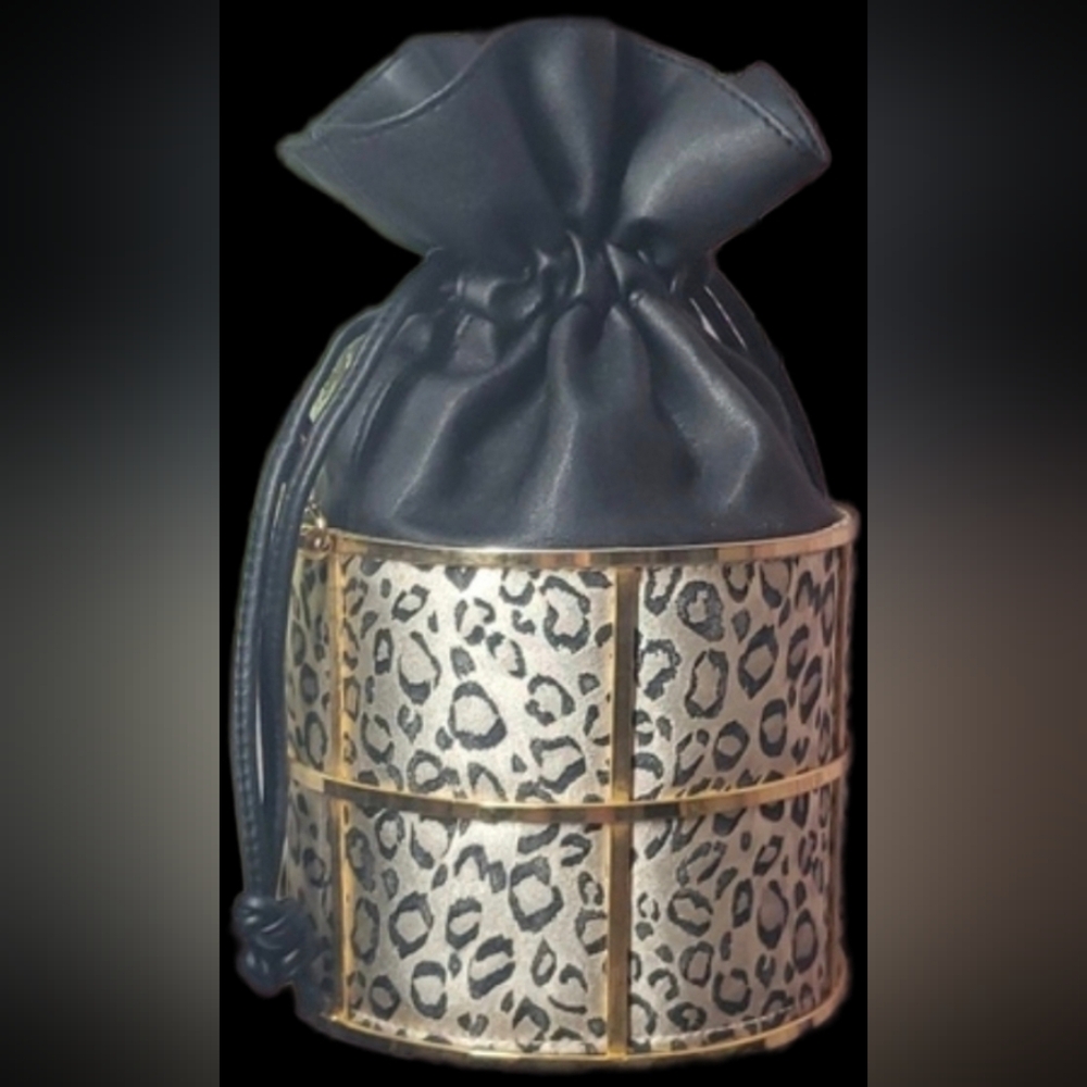 Vintage cross bag! Cheetah print